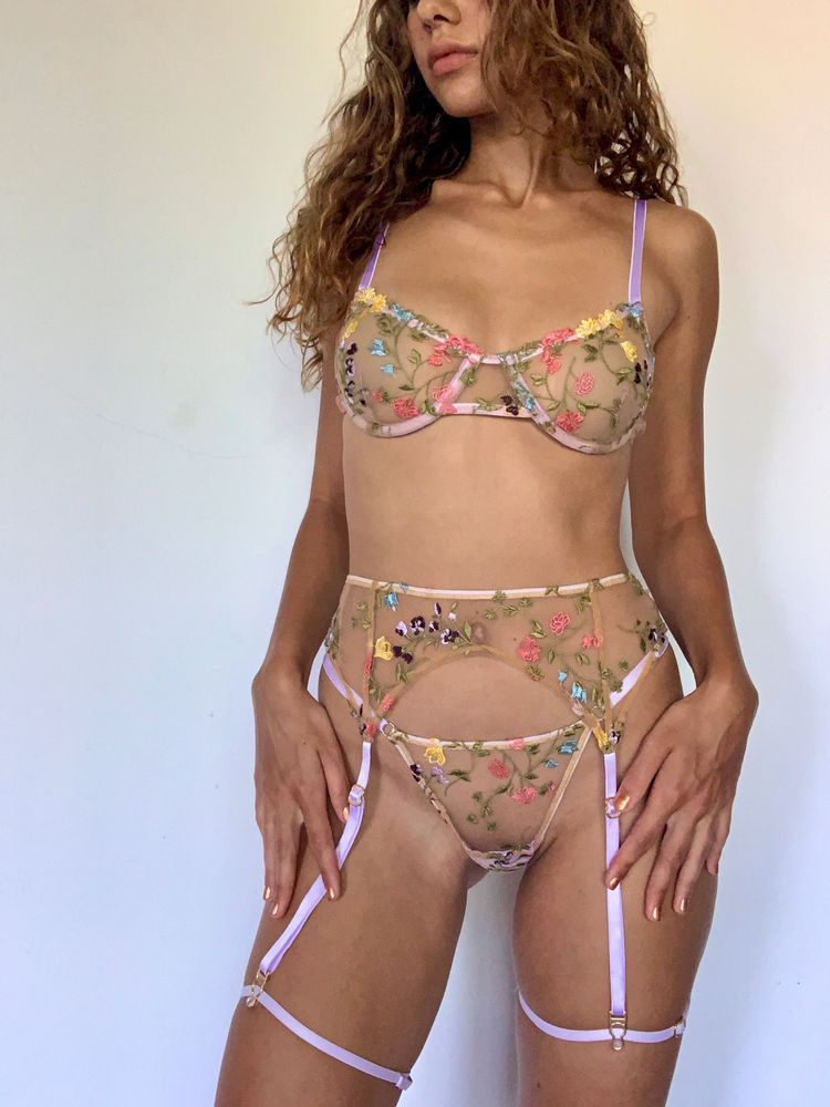 Lace garter belt - flowers