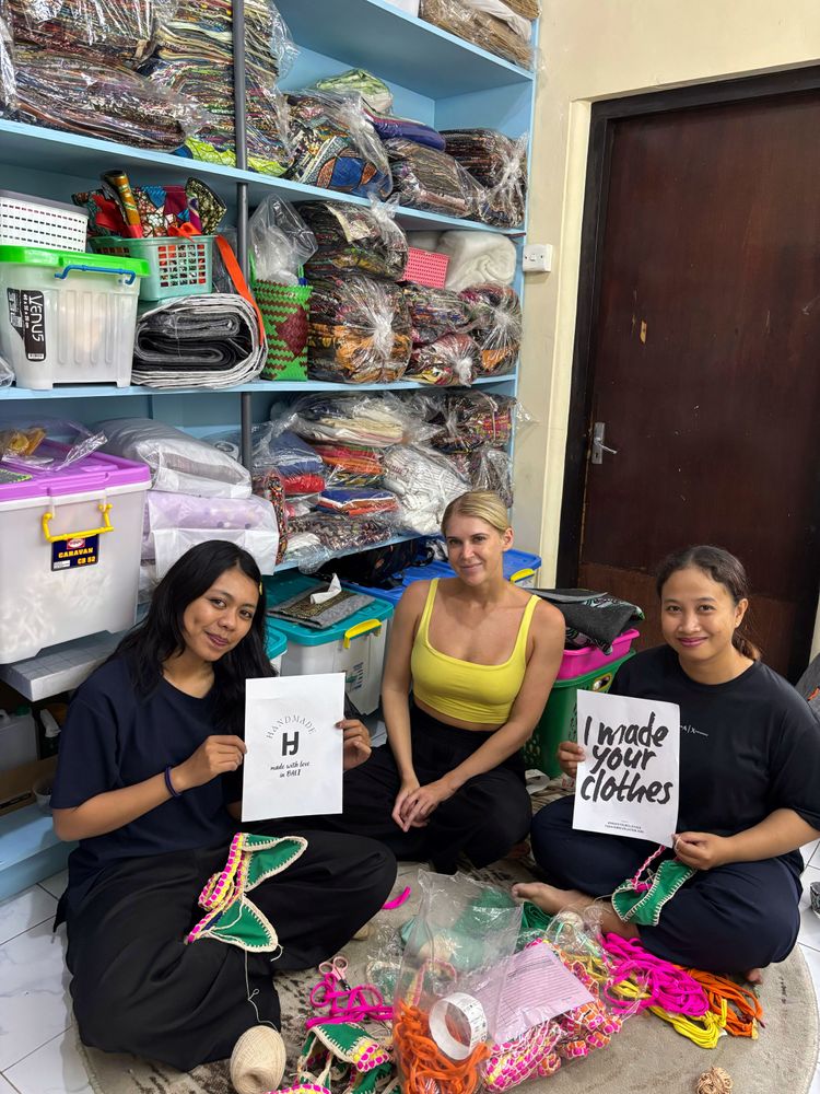 Návštěva dílny na Bali, kde se rodí naše háčkované plavky