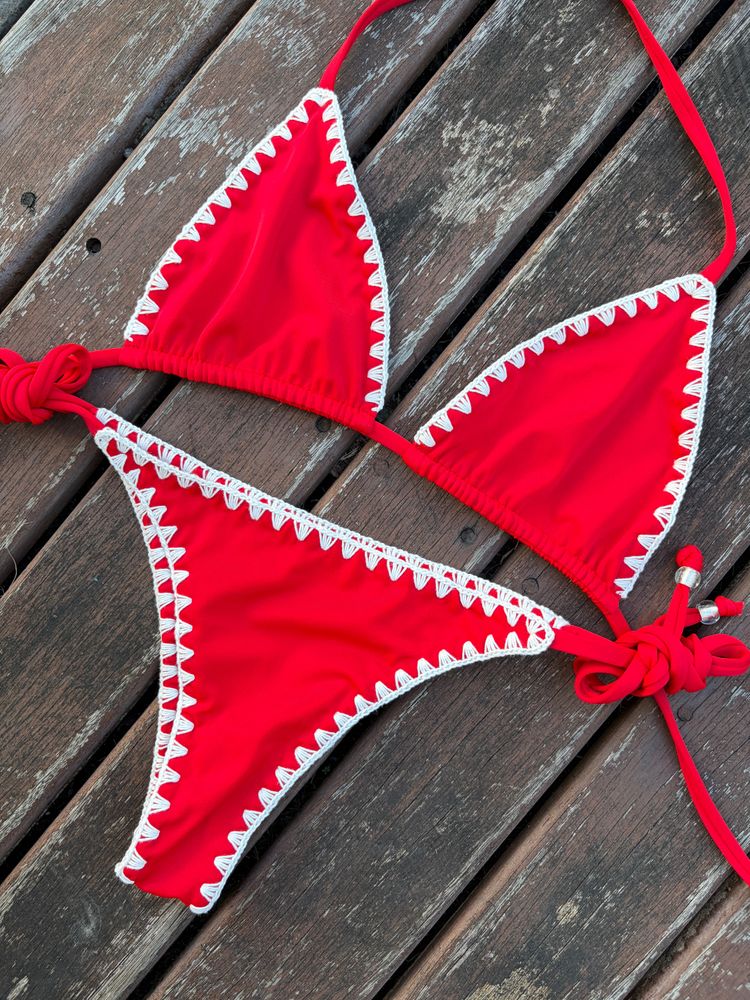 Adjustable triangle crochet top - red