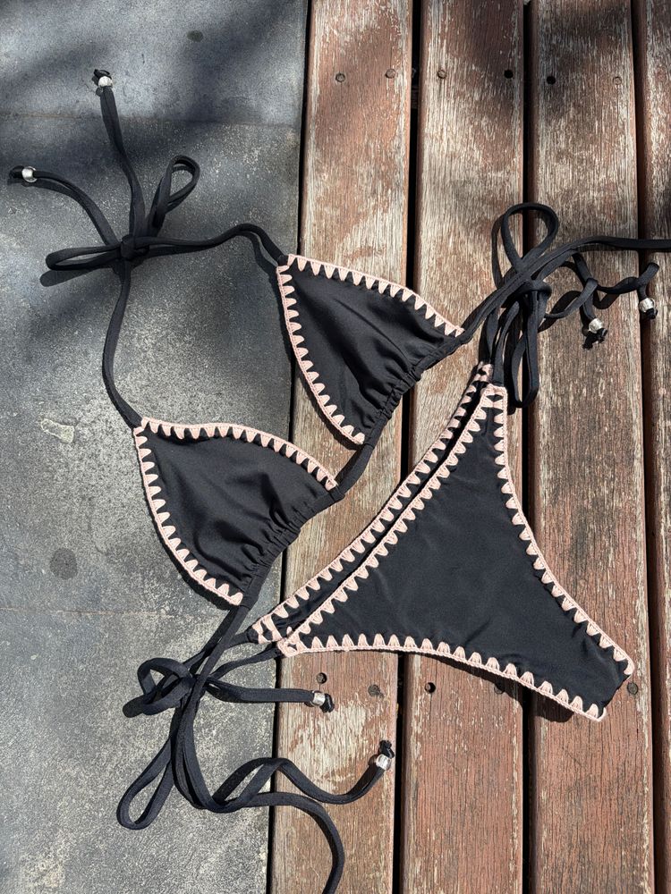 Adjustable triangle crochet top - black