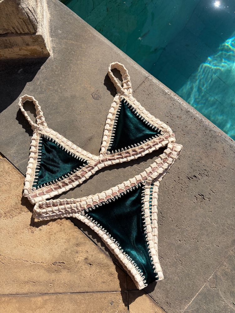 Crochet bikini triangle top - velvet smaragd