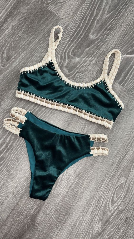 Lambada crochet bikini top - velvet smaragd